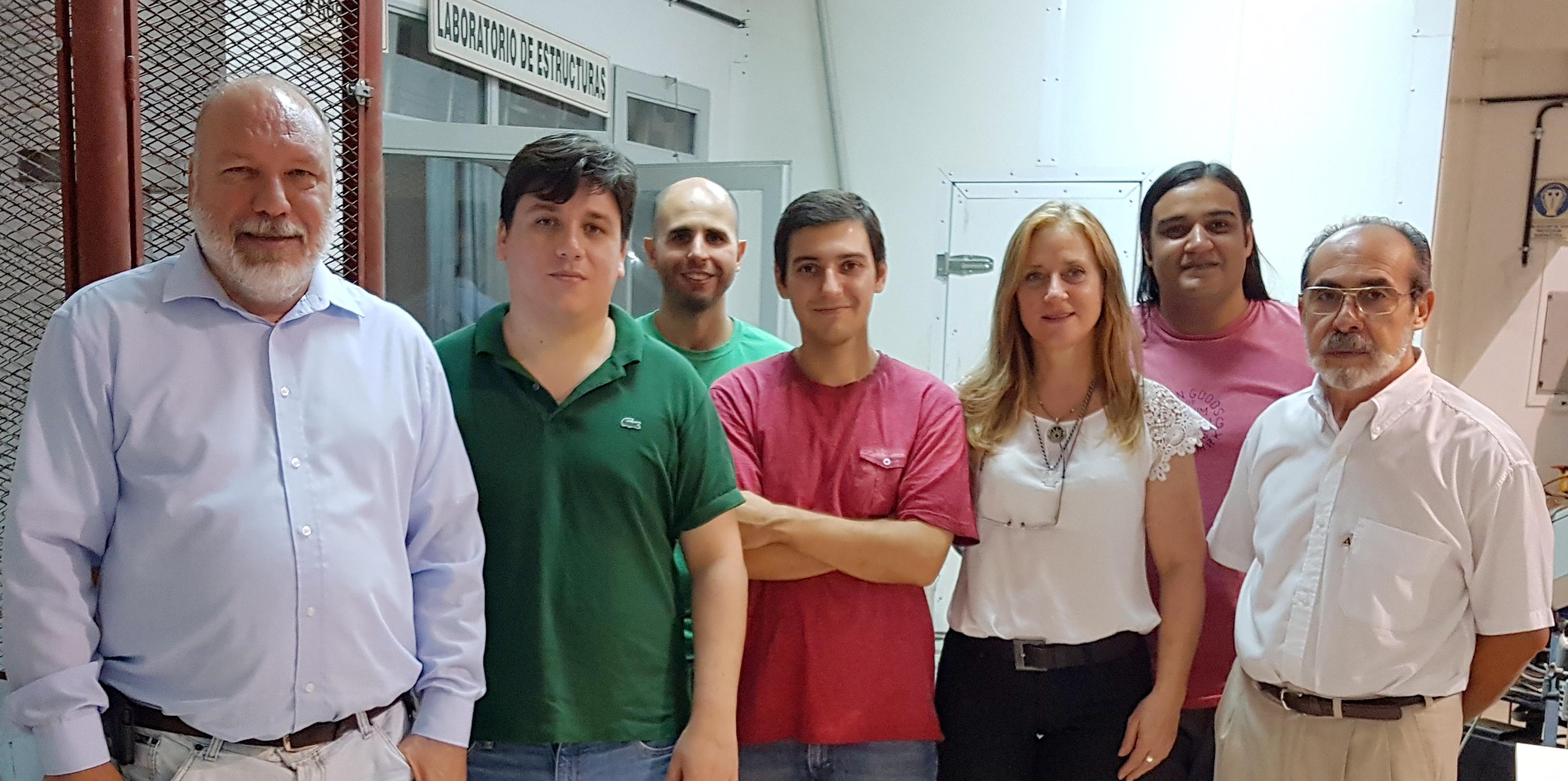 Foto: De derecha a Izquierda: Ing. Héctor R. Retamal, Lautaro J. Alza, Mg. Ing. María Inés Schierloh, Fernando Tauber, Agustí Graziani, Ing. Lázaro D. Deusich, Ing. Roberto F. Souchetti. utn pacheco KIRI FAN