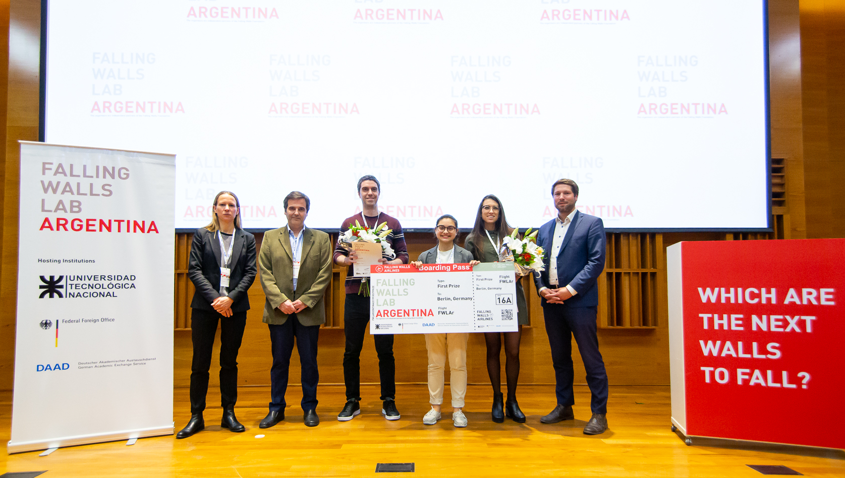 De izq. a der.: Judith Lehmann; Carlos Salvador; Diego López Yse; Valentina Avett; Luciana Yattah; Matthias Trager Falling Walls 2019 Argentina Finalistas