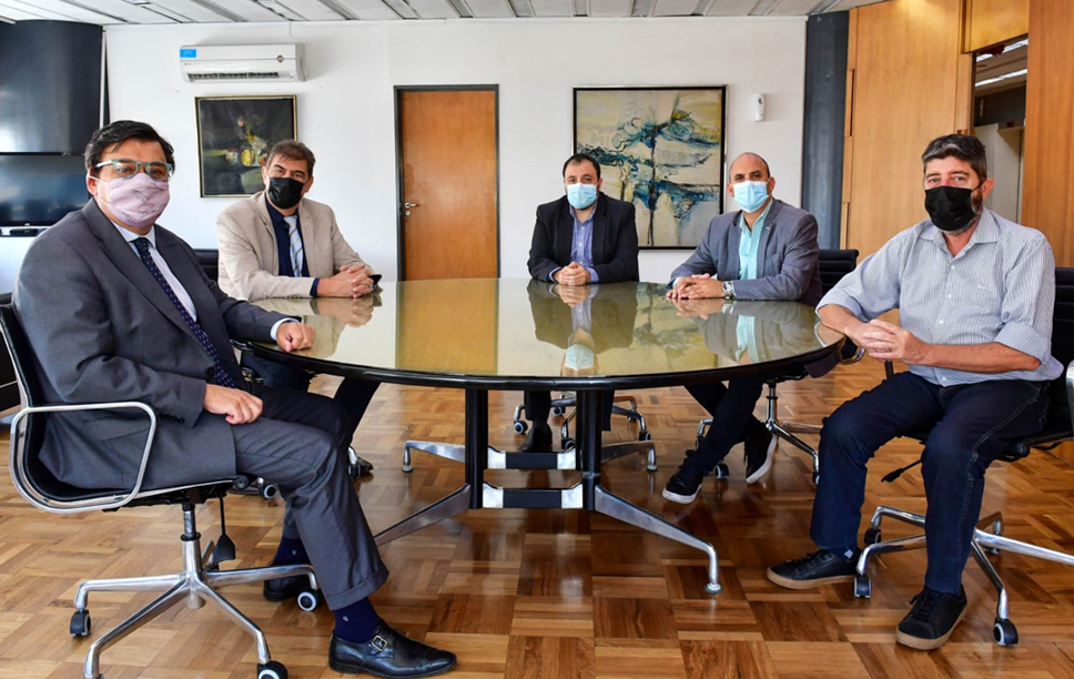 De izq a der: Min. Moroni; Ing. Soro; Lic. Girón; Ing. Olivo Aneiros; Ing. Cordero De izq a der: Min. Moroni; Ing. Soro; Lic. Girón; Ing. Olivo Aneiros; Ing. Cordero