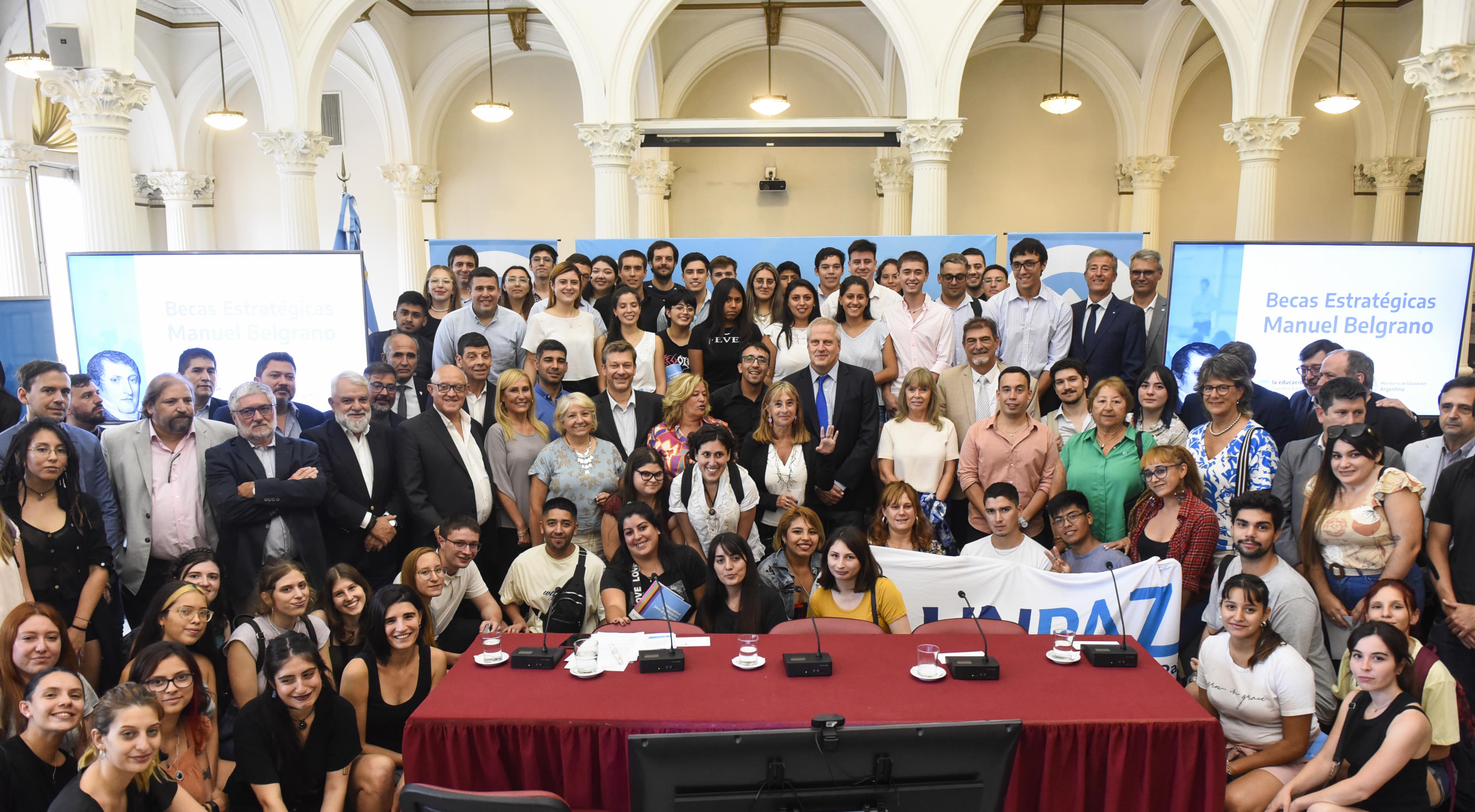 sae-becas-belgrano-acto-0102.jpg