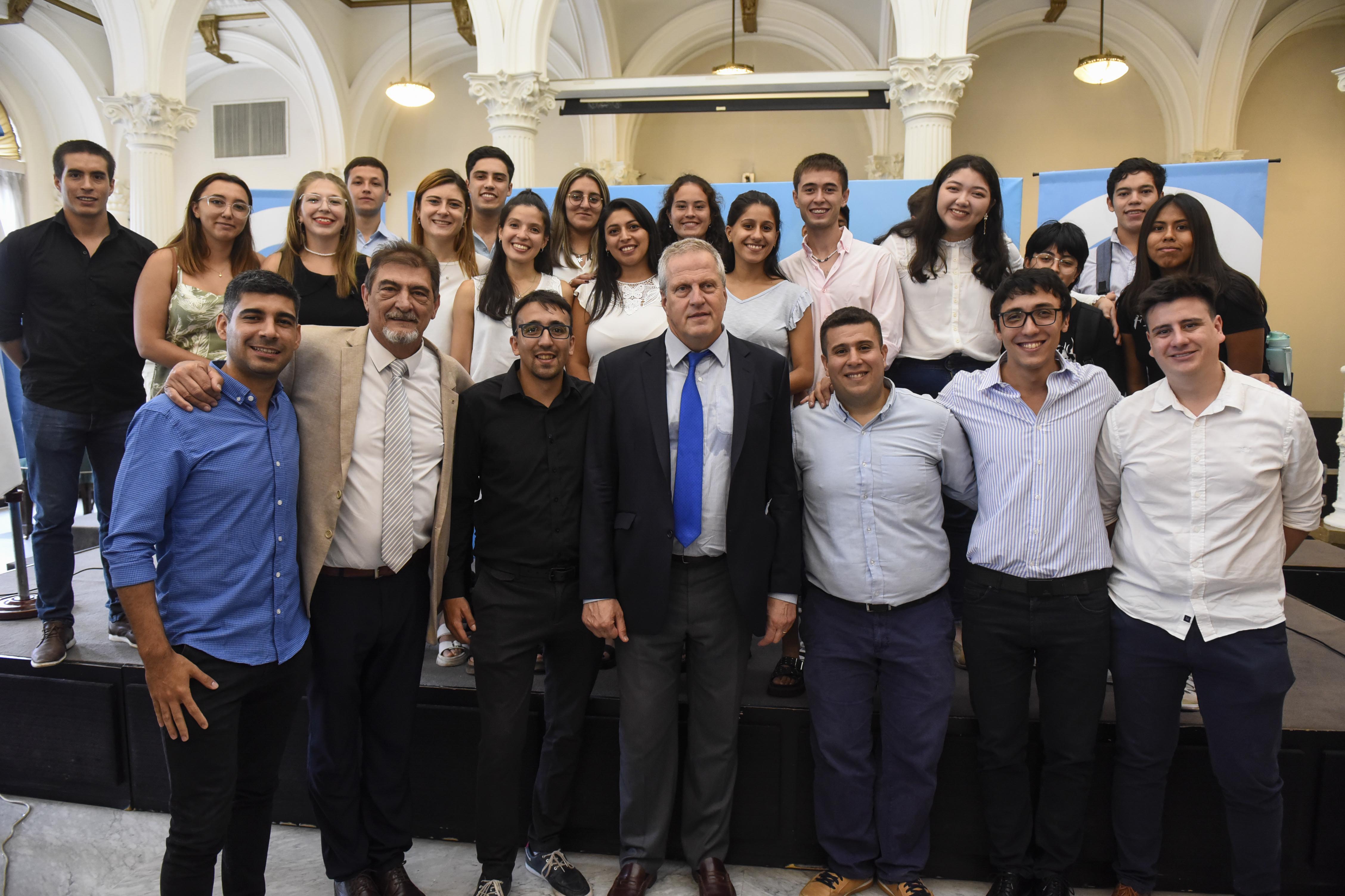 sae-becas-belgrano-acto-04.jpg