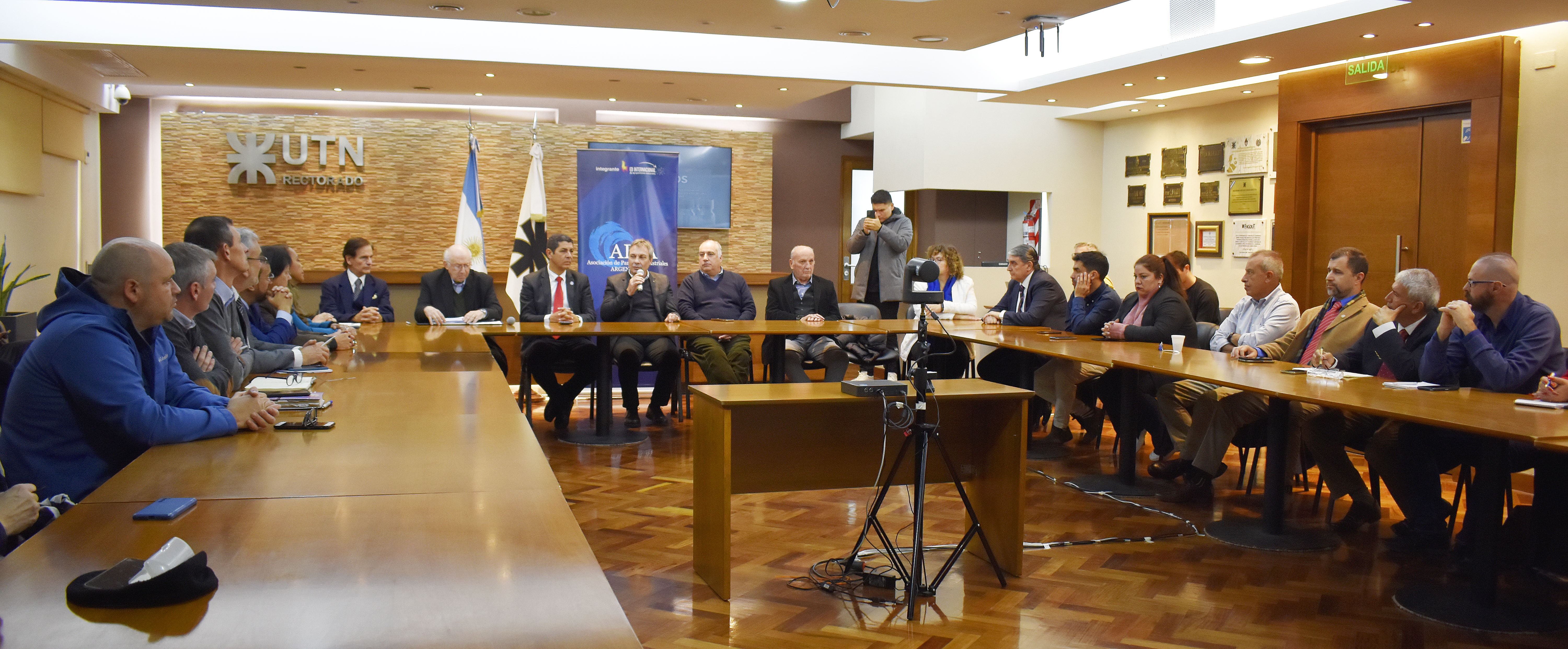 Alianza para la integración productiva. Plano general del salón Sabato durante el desarrollo del encuentro
