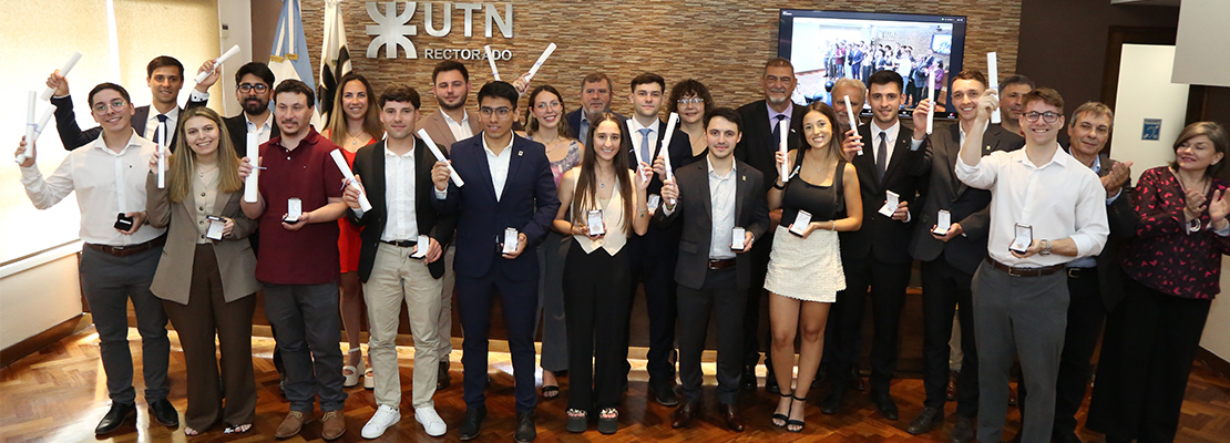 La UTN distinguió a 21 personas graduadas por su desempeño sobresaliente