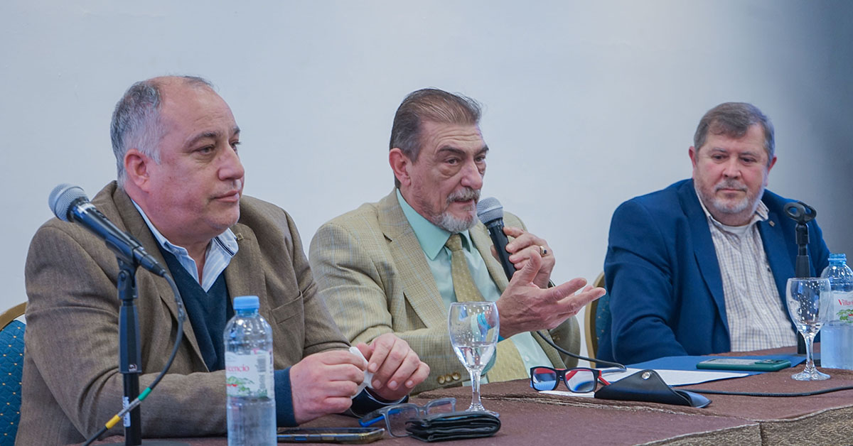 Rector Ing. Ruben Soro; Prof. Juan Carlos Aguero; Ing. Marcelo Marciszack.
