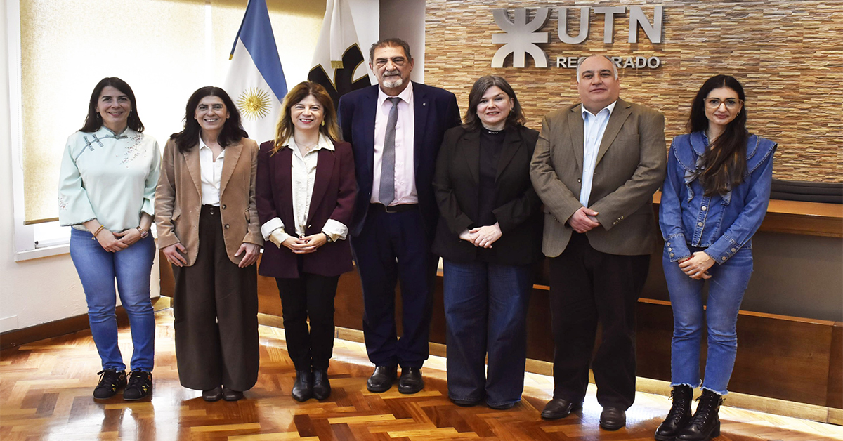 Autoridades de la UTN y de ONU Mujeres, junto al equipo de trabajo de la Secretaría de GAyDDHH del Rectorado. Autoridades UTN y autoridades ONU Mujeres