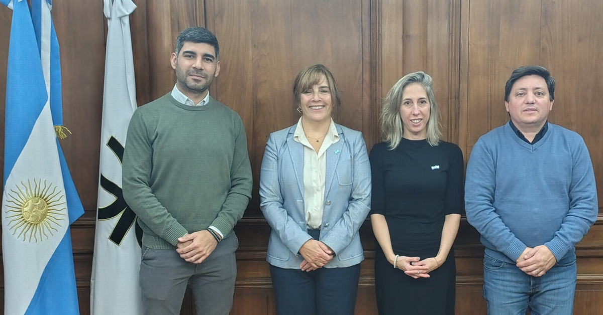 Autoridades de UTN y Representantes de EANA Autoridades de UTN y Representantes de EANA
