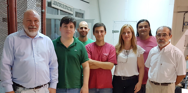Foto: De derecha a Izquierda: Ing. Héctor R. Retamal, Lautaro J. Alza, Mg. Ing. María Inés Schierloh, Fernando Tauber, Agustí Graziani, Ing. Lázaro D. Deusich, Ing. Roberto F. Souchetti. Foto: De derecha a Izquierda: Ing. Héctor R. Retamal, Lautaro J. Alza, Mg. Ing. María Inés Schierloh, Fernando Tauber, Agustí Graziani, Ing. Lázaro D. Deusich, Ing. Roberto F. Souchetti.